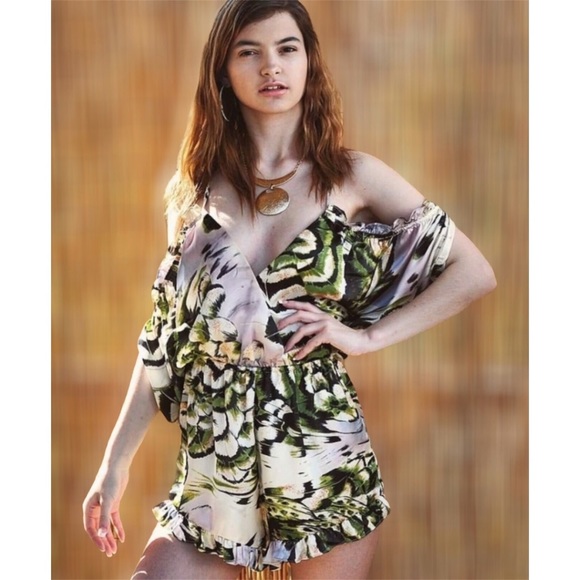 🔥 SALE Tropical Print Cold Shoulder Ruffle Trim Romper - Picture 10 of 10